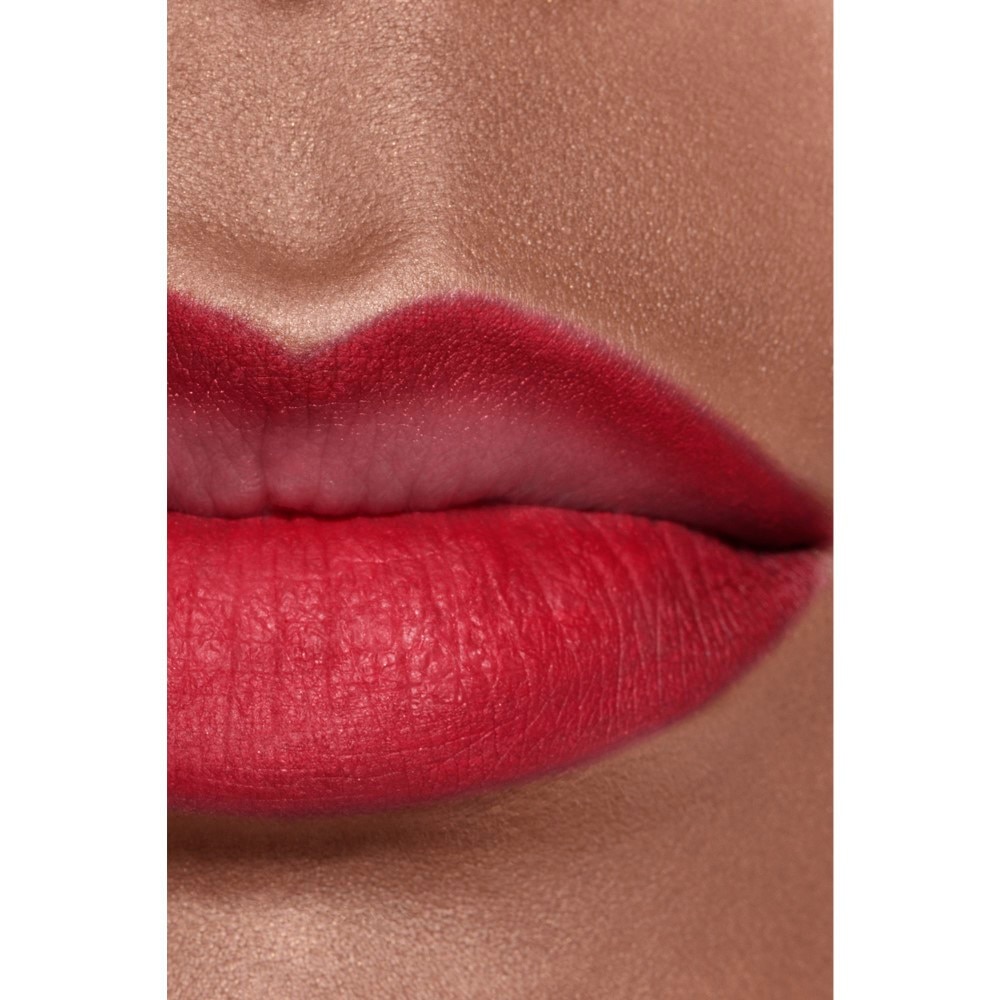 L&Aacute;PIZ CONTORNO DE LABIOS DE LARGA DURACI&Oacute;N